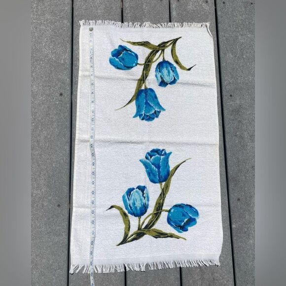 Vintage 70's Cannon Hand / Bath/ Kitchen Towel Flowers
Hippie / Boho NWOT - Picture 2 of 5